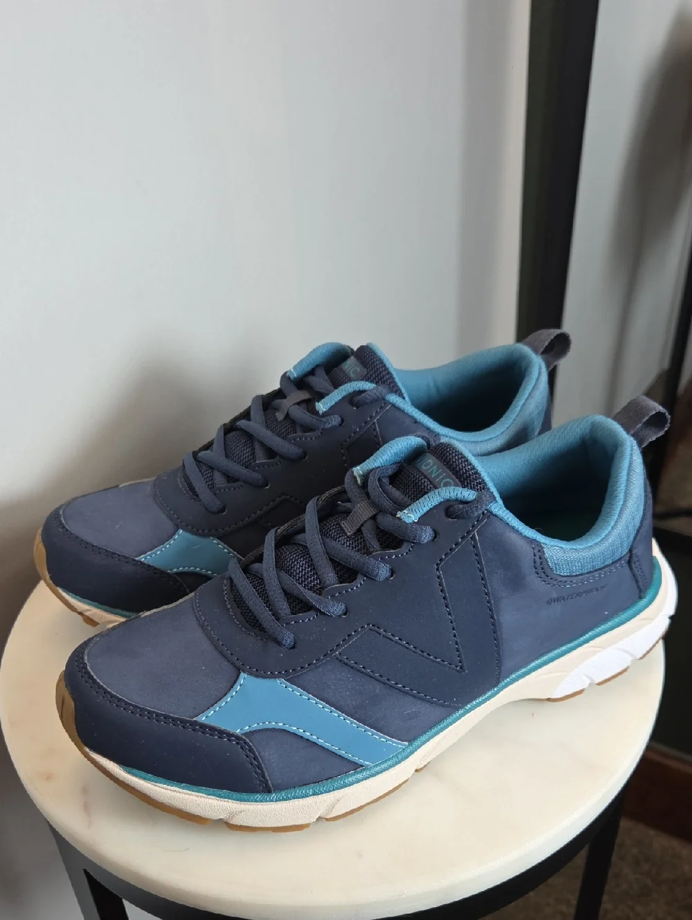 Vionic Navy and Light Blue Women's Athletic Sneakers Size 8 Waterproof